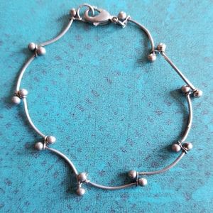 Dainty curved bar and bead bracelet silver tone